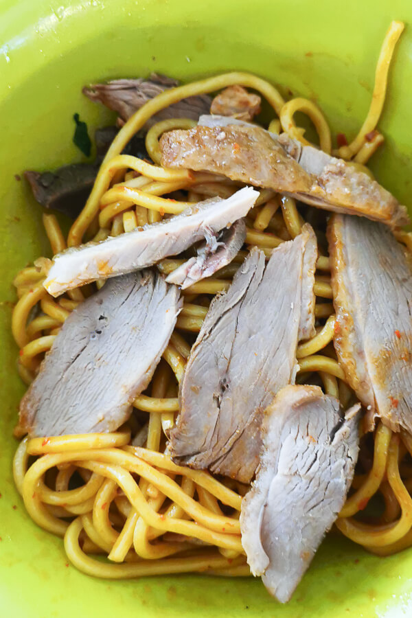 Tanglin Halt Delicious Duck Noodles - Duck Meat Yellow Noodle